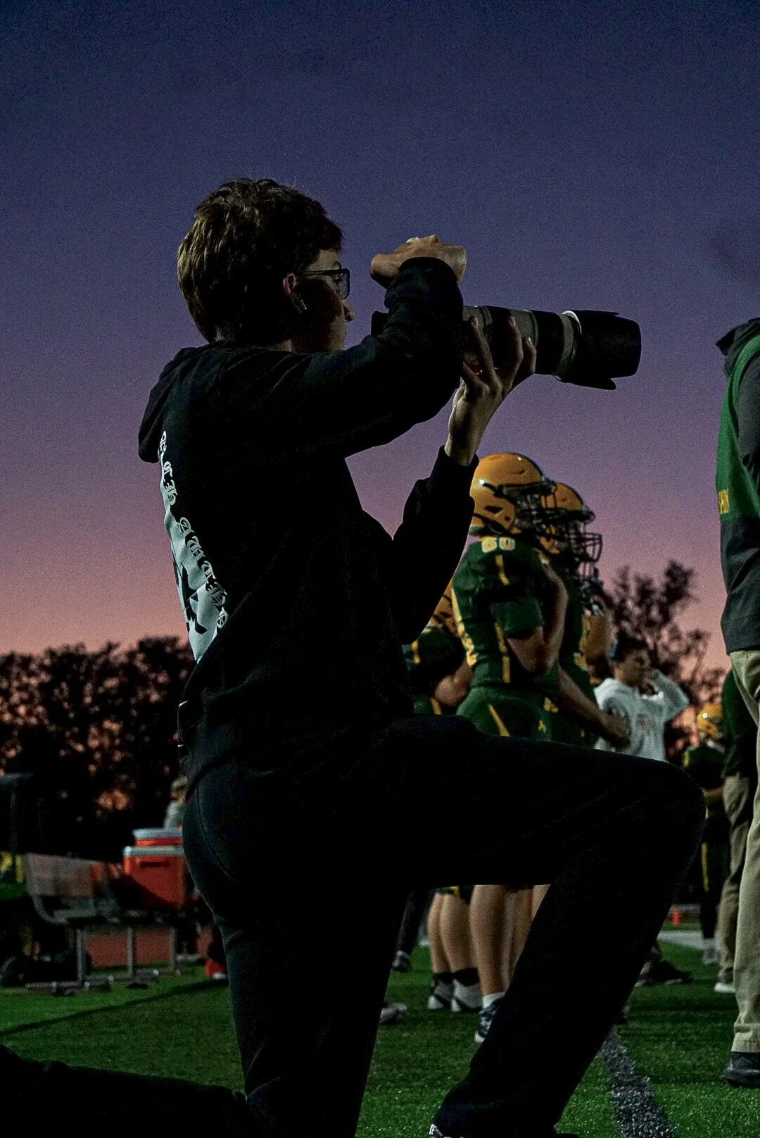 James Wiseman shooting on the sideline at a game